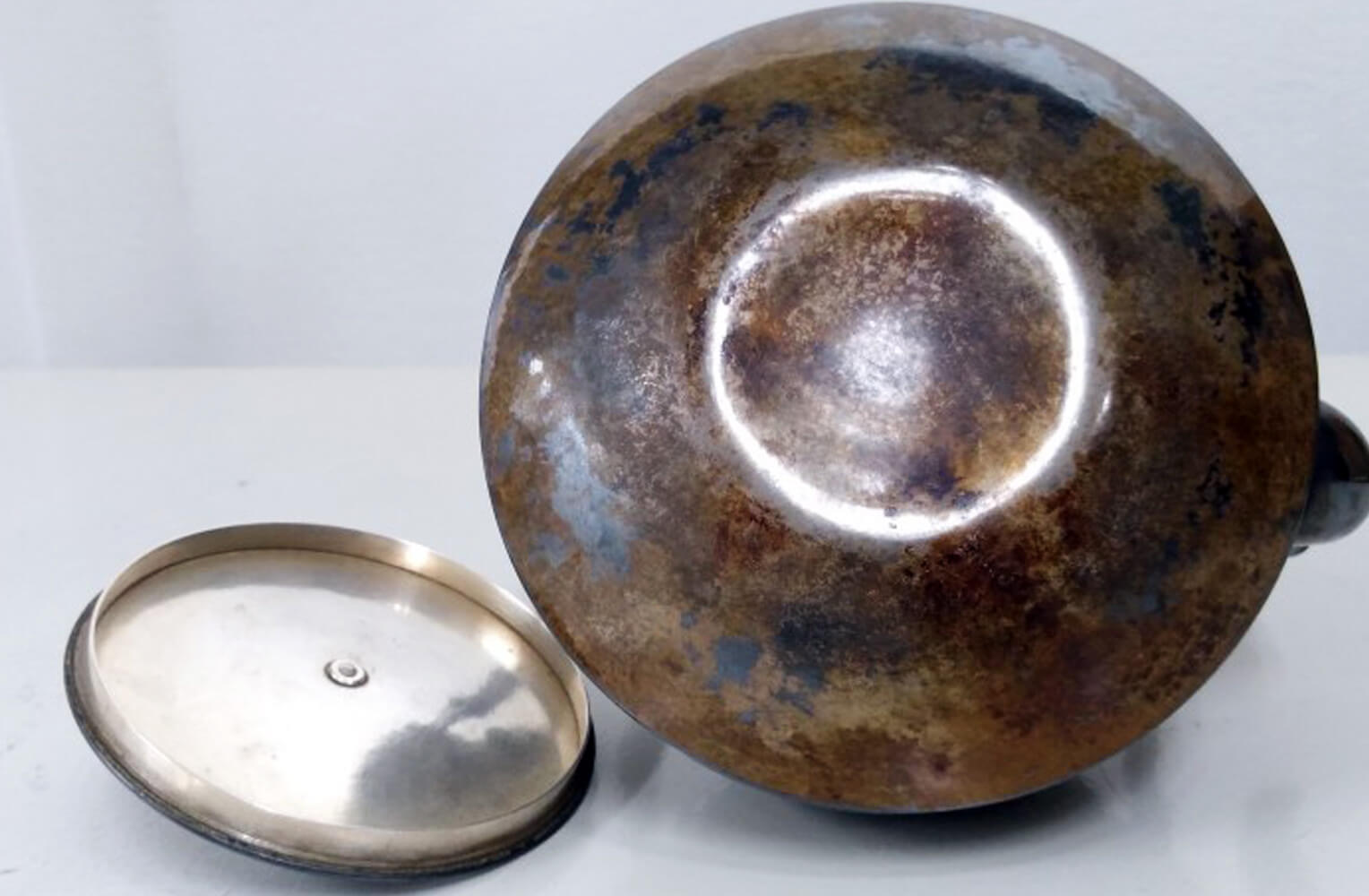 藤原政孝 花唐草地紋銀瓶 商品画像